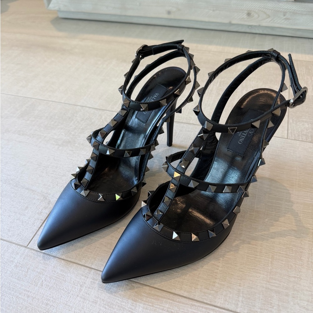 Valentino Rockstud Heels Black on Black - Picture 3 of 5